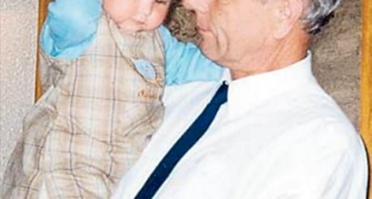 pan Špilar_archiv_s vnučkou.jpg